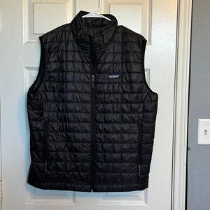 Patagonia men’s nano puff vest